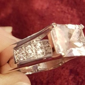 Sz 7 1/2 925 Silver Diamonds Wedding Dinner Ring